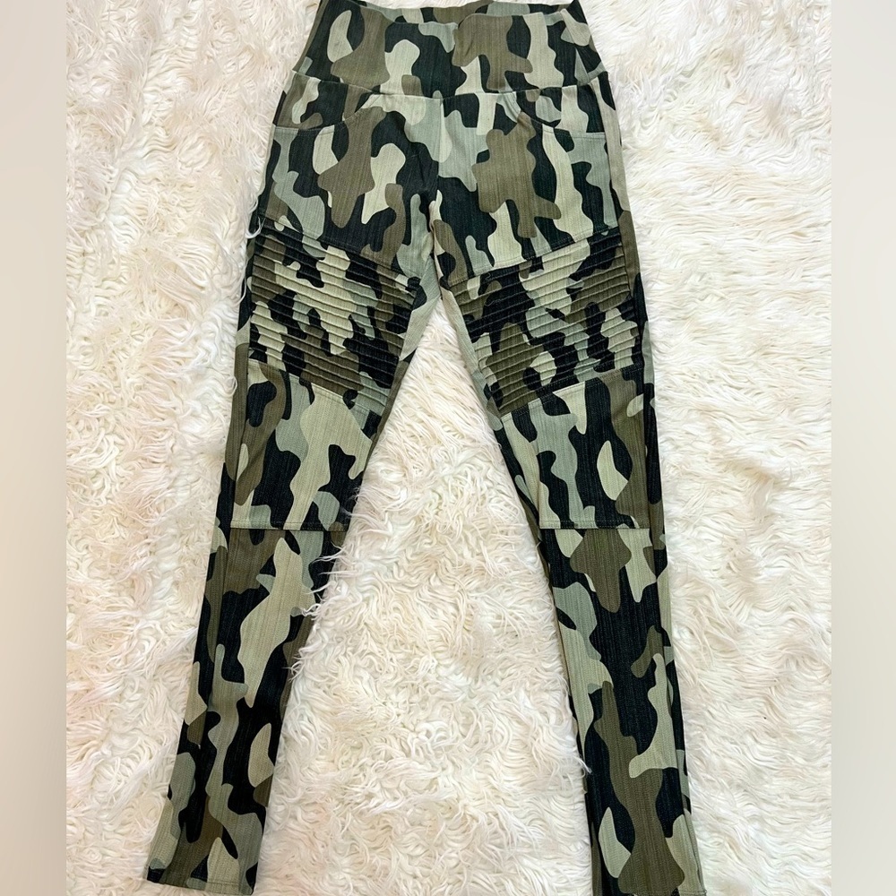 Agnes & Dora Women’s Camo Leggings